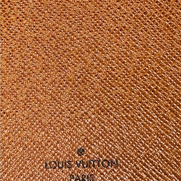Louis Vuitton Passport Cover - Picture 5 of 6